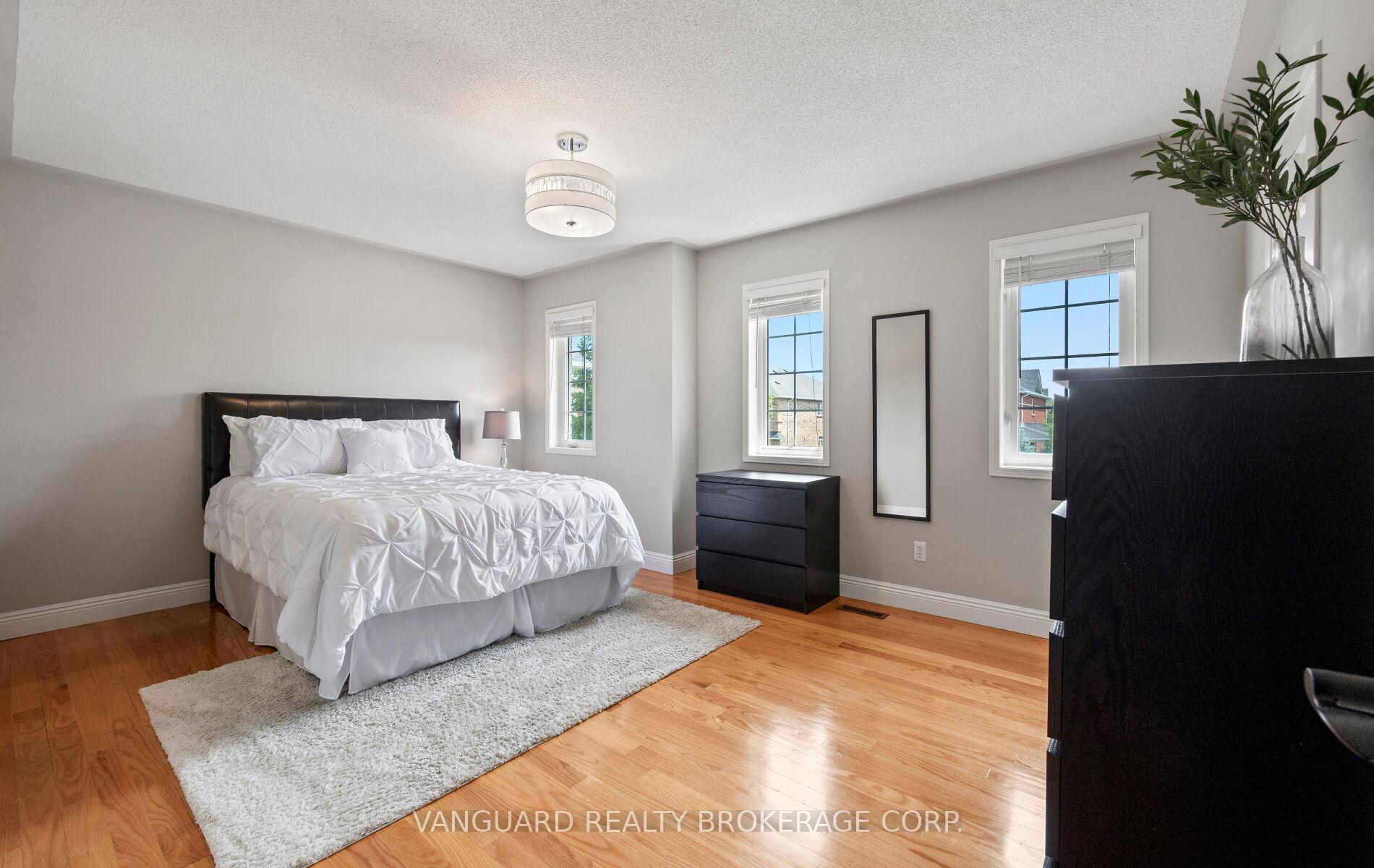 Photo 35 of 22 Monteith Crescent, Vaughan, Maple — HOMEH