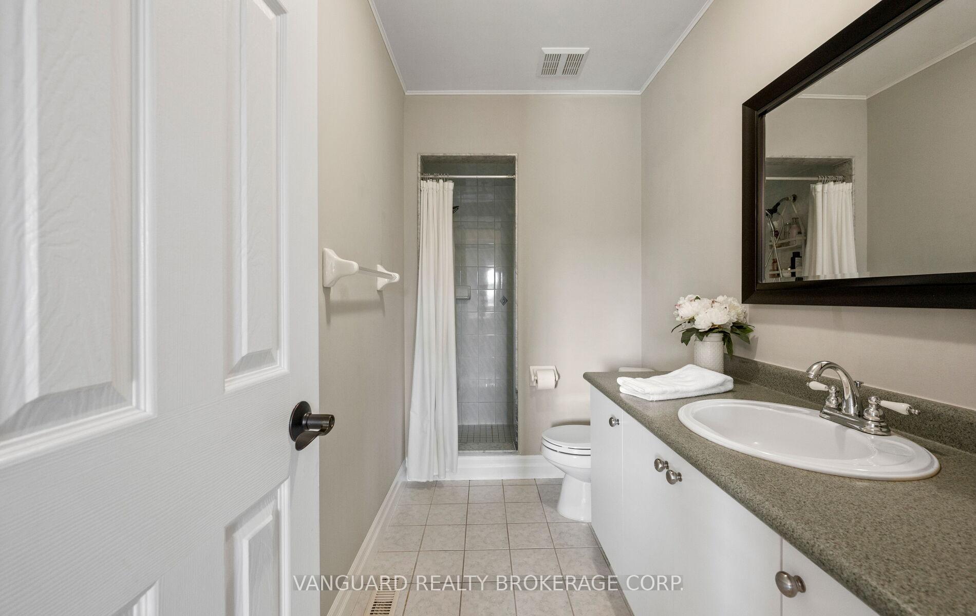 Photo 37 of 22 Monteith Crescent, Vaughan, Maple — HOMEH