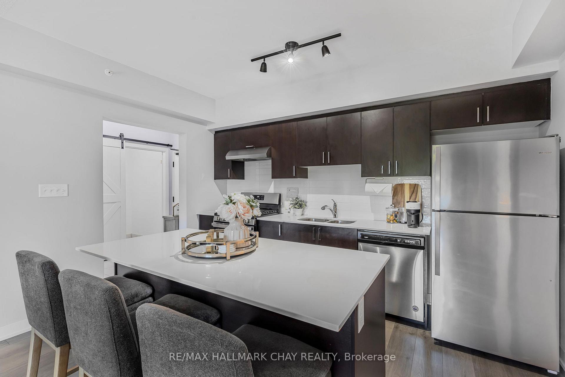 Photo 7 of Unit 208, 5 Chef Lane, Barrie, Rural Barrie Southeast — HOMEH