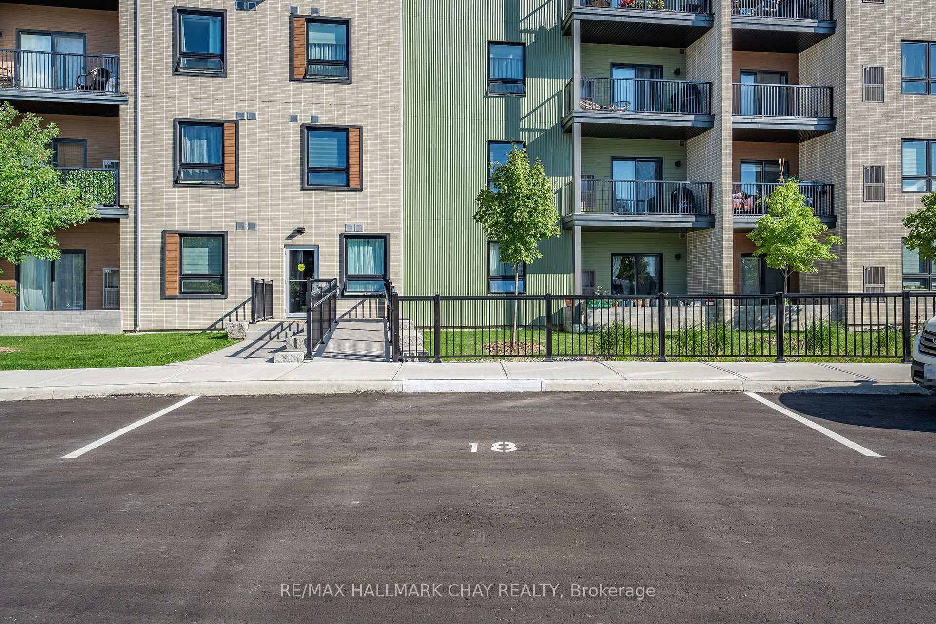 Photo 19 of Unit 208, 5 Chef Lane, Barrie, Rural Barrie Southeast — HOMEH