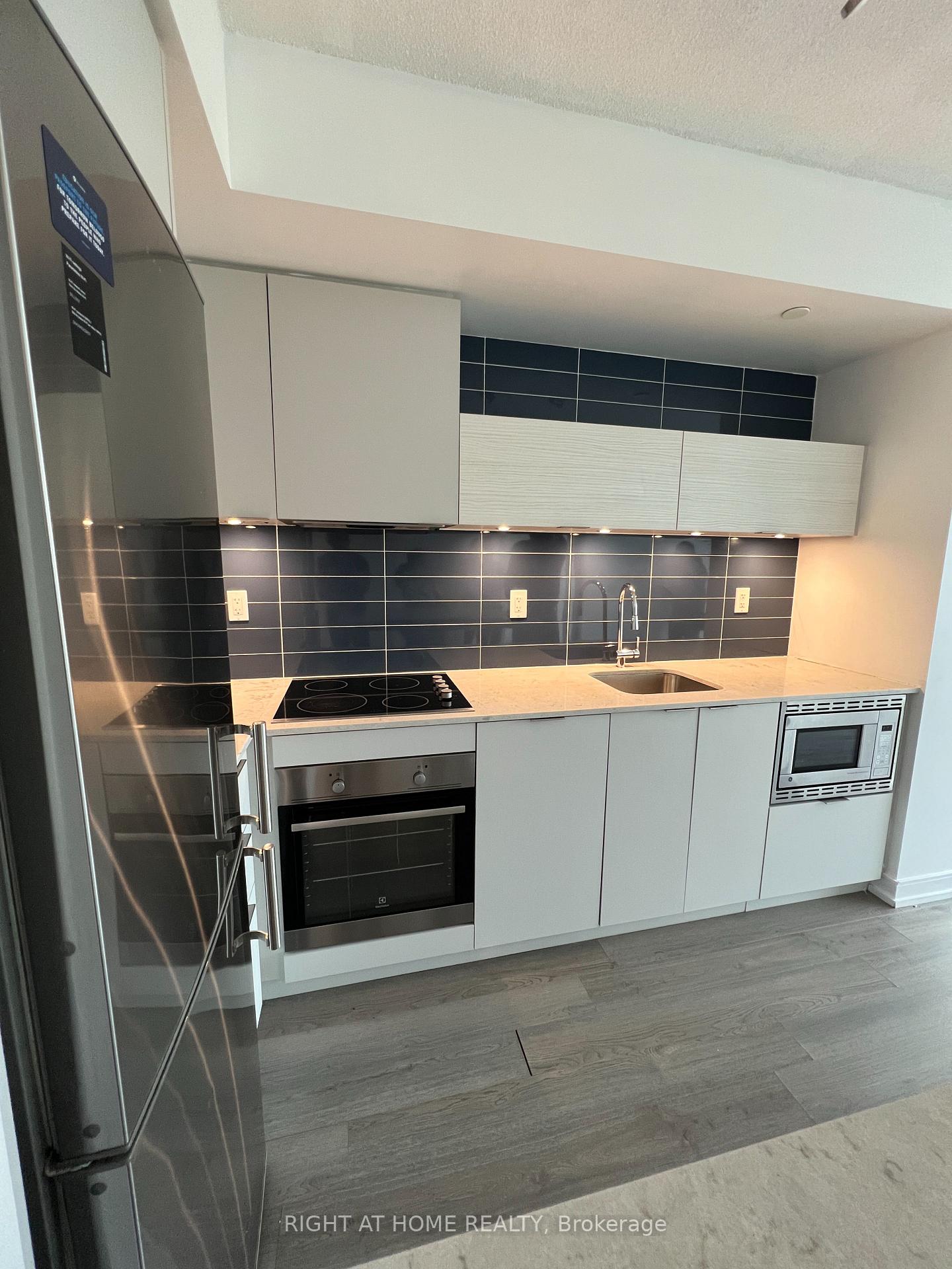 Photo 4 of Unit 608, 20 Thomas Riley Road, Etobicoke, Islington-City Centre West — HOMEH