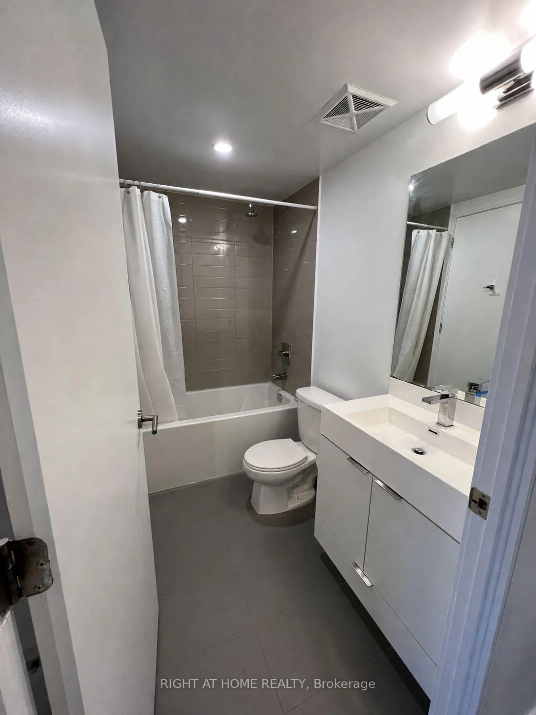Photo 11 of Unit 608, 20 Thomas Riley Road, Etobicoke, Islington-City Centre West — HOMEH