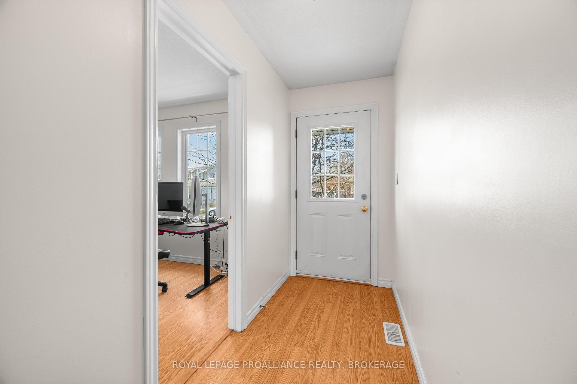 Photo 5 of 51 Wiley Street, Kingston, Rideau — HOMEH