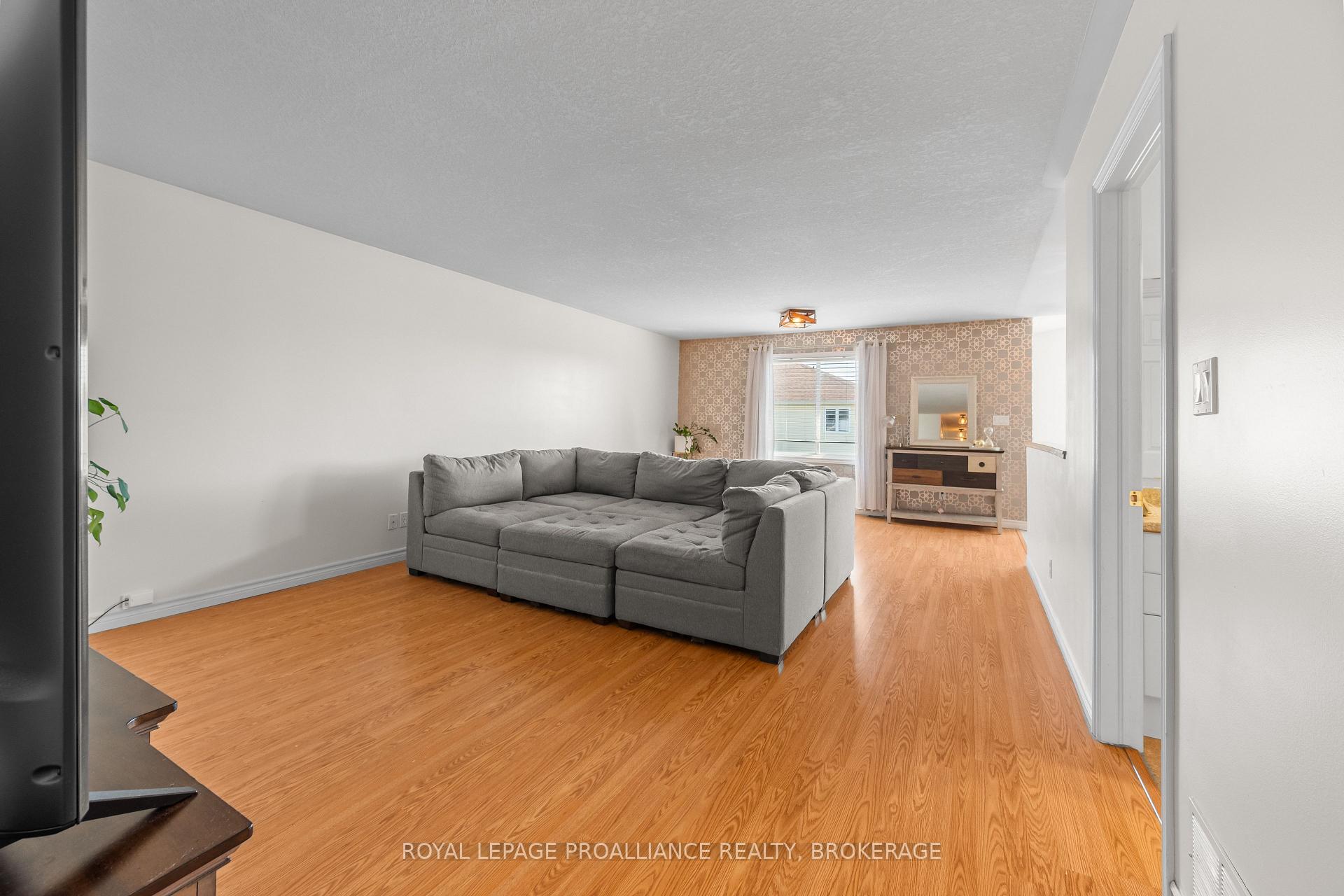 Photo 13 of 51 Wiley Street, Kingston, Rideau — HOMEH