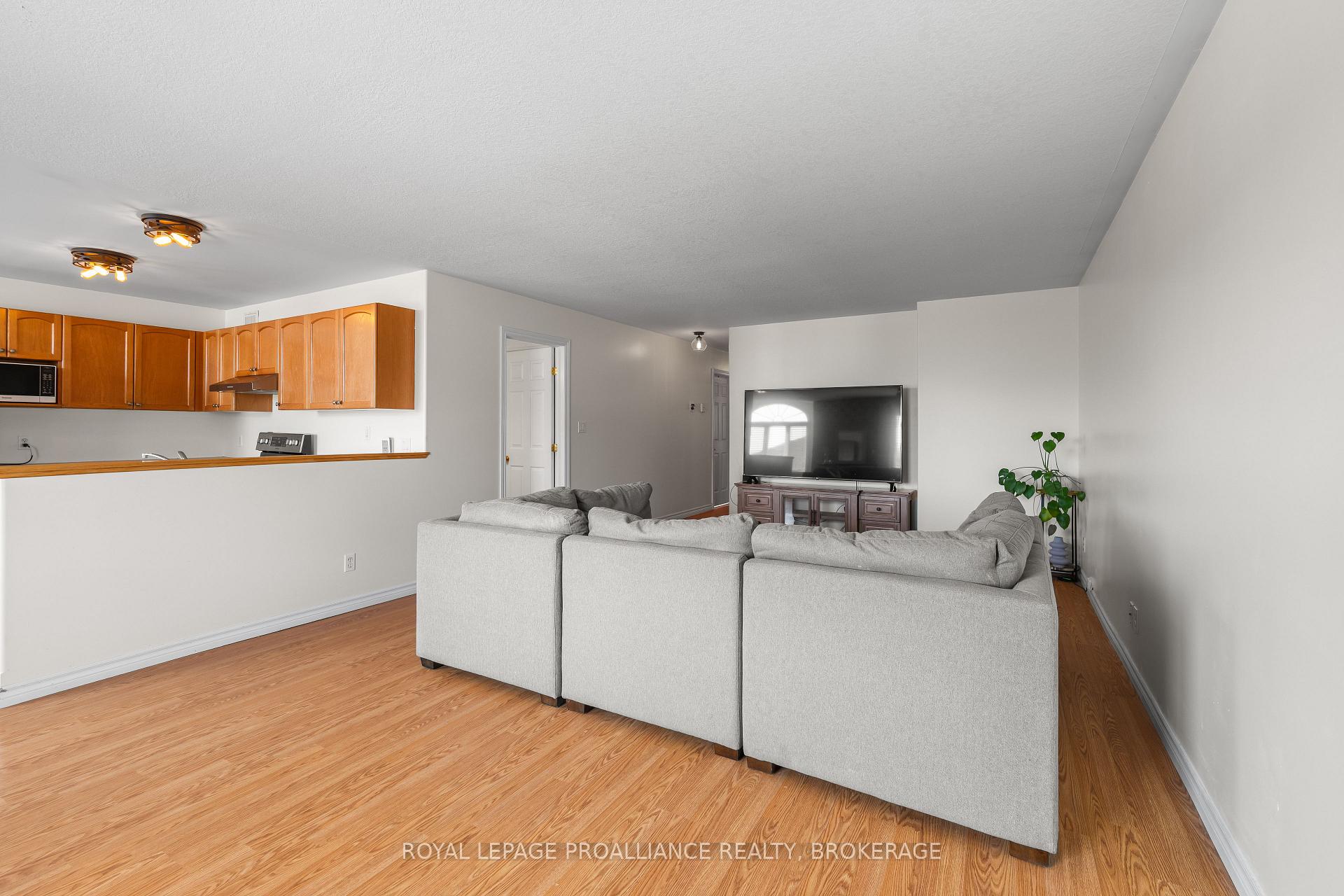 Photo 15 of 51 Wiley Street, Kingston, Rideau — HOMEH