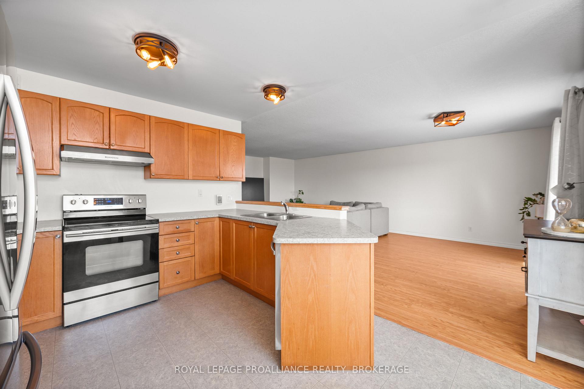 Photo 19 of 51 Wiley Street, Kingston, Rideau — HOMEH