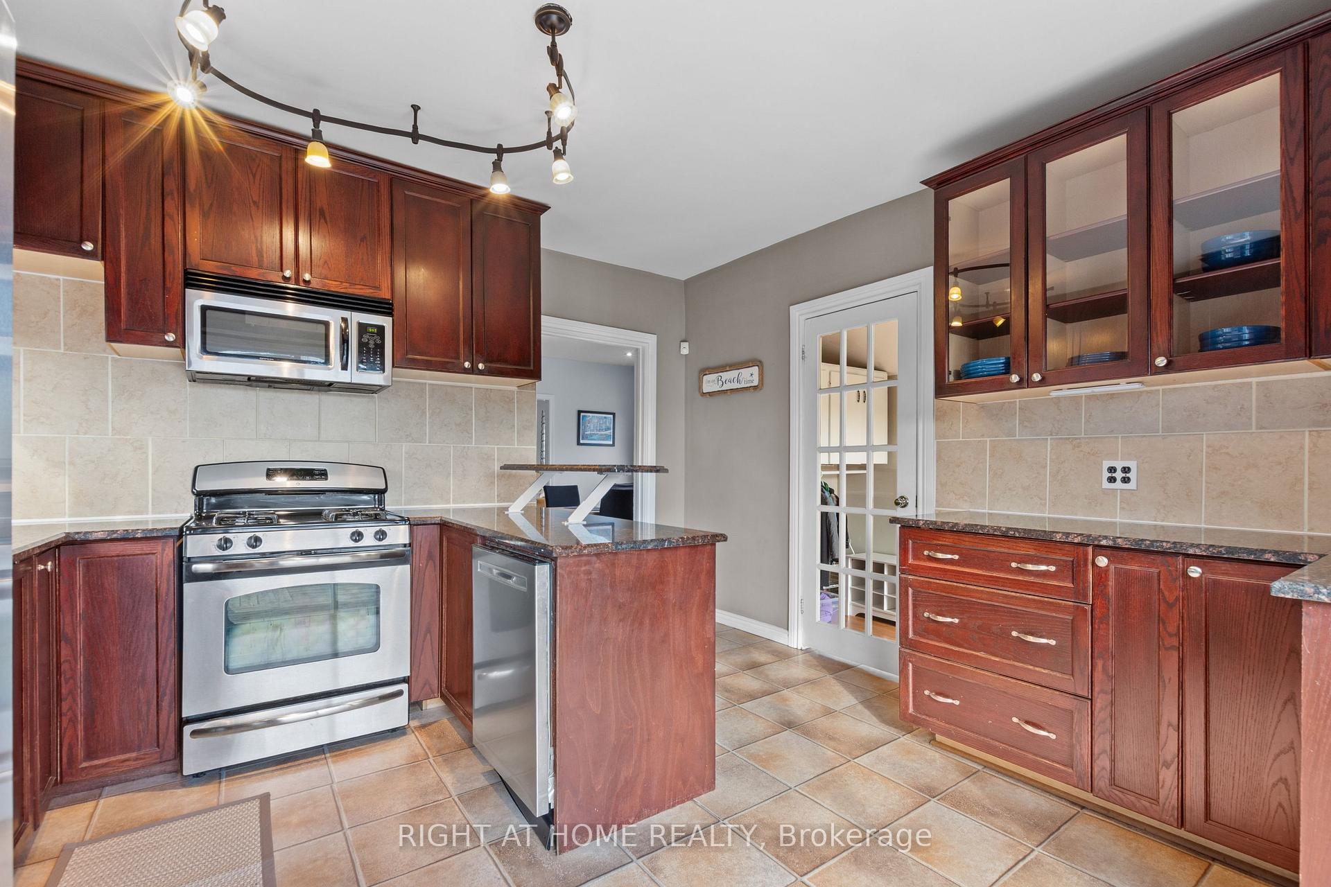 Photo 13 of 204 Beach Boulevard, Hamilton, Hamilton Beach — HOMEH