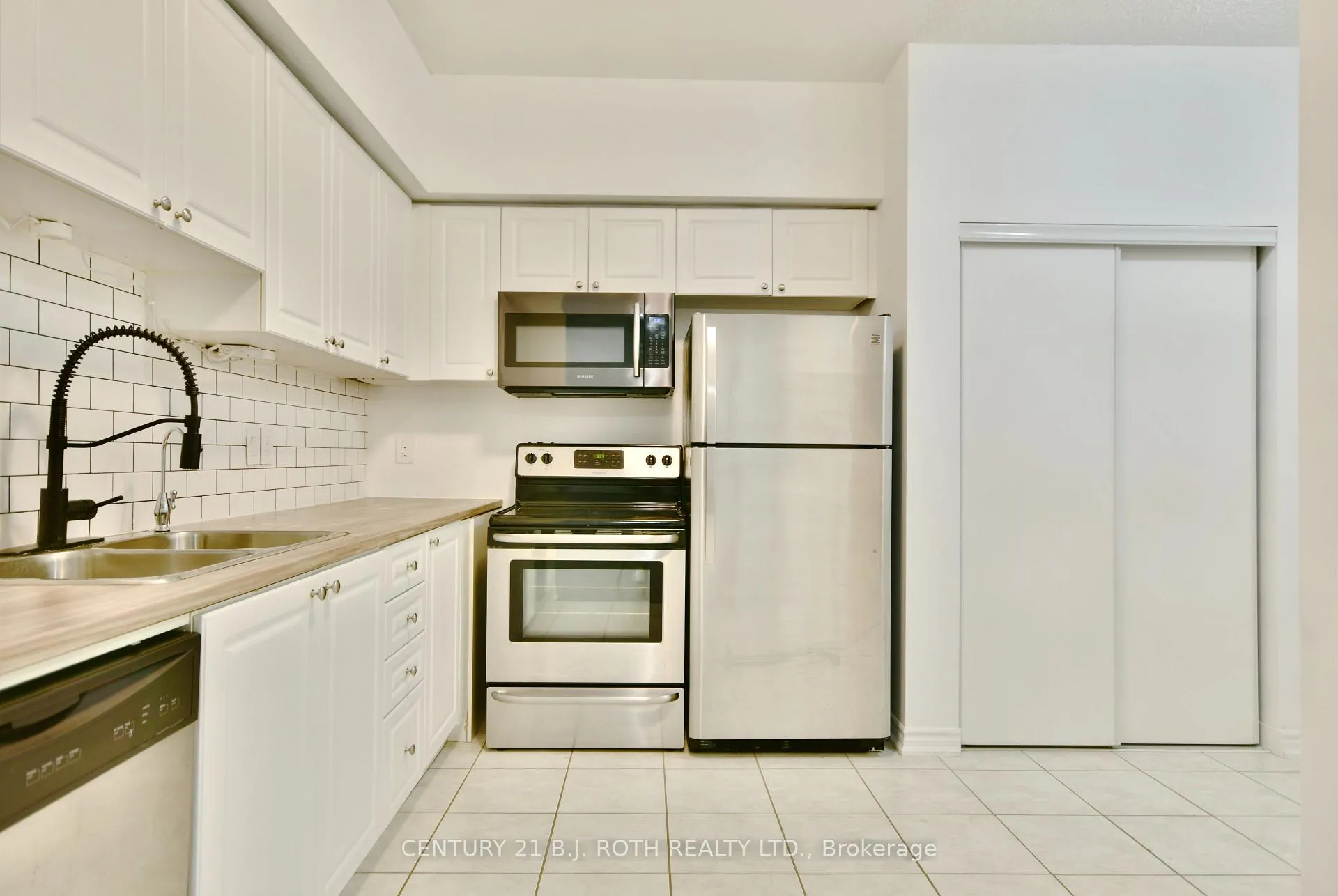 Photo 18 of Unit 104, 43 Ferndale Drive S, Barrie, Ardagh — HOMEH