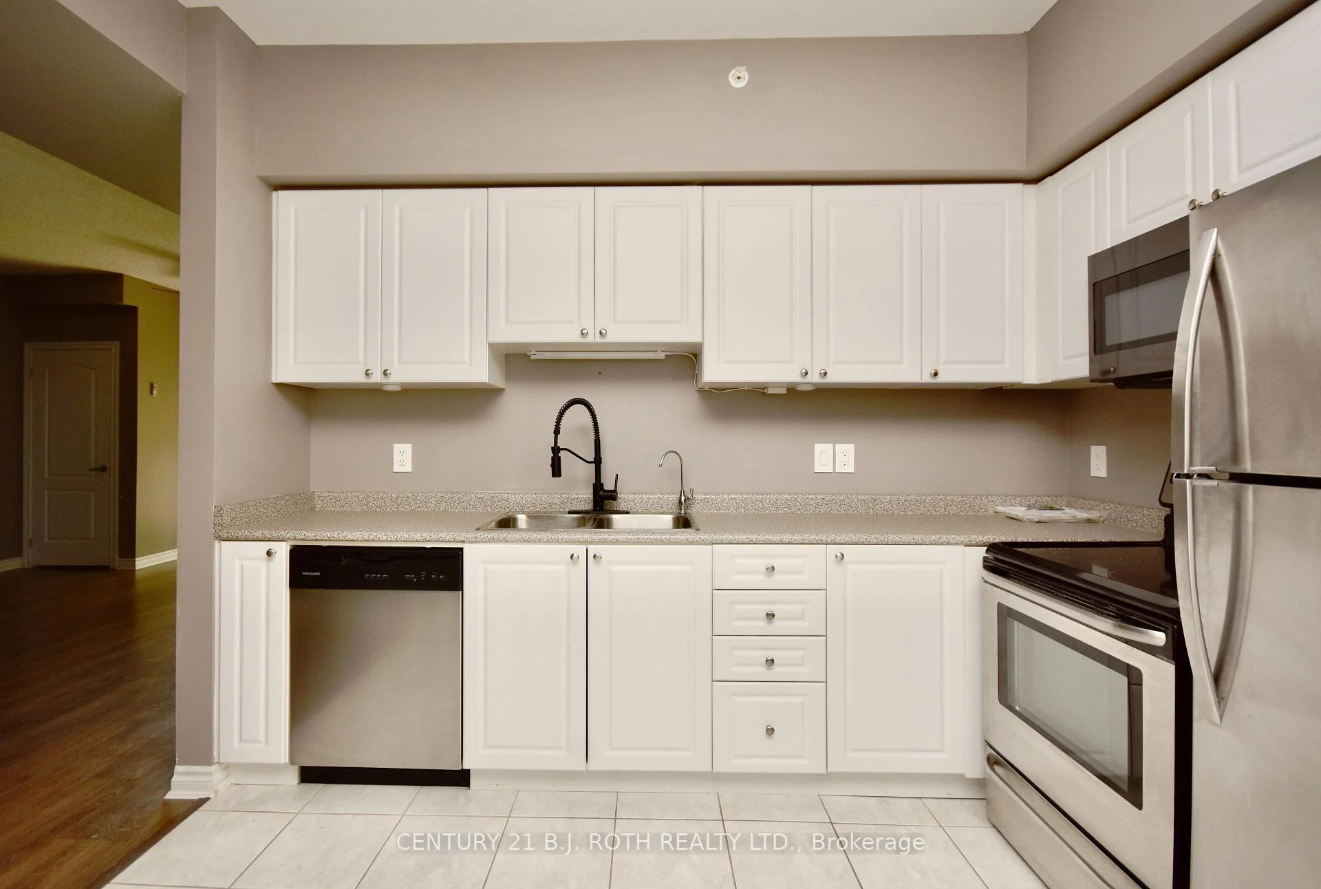 Photo 6 of Unit 104, 43 Ferndale Drive S, Barrie, Ardagh — HOMEH