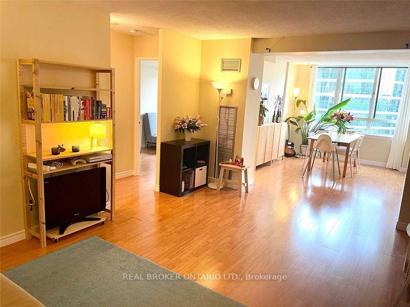 Photo 3 of Unit 2021, 633 Bay Street, Toronto, Bay Street Corridor — HOMEH