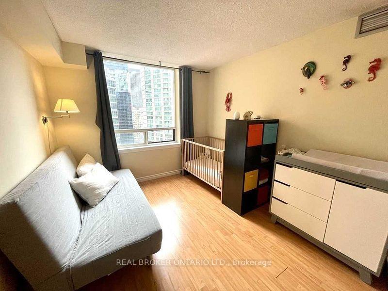 Photo 11 of Unit 2021, 633 Bay Street, Toronto, Bay Street Corridor — HOMEH