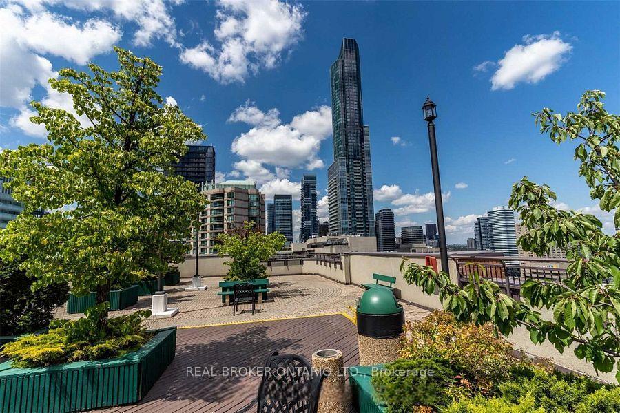 Photo 19 of Unit 2021, 633 Bay Street, Toronto, Bay Street Corridor — HOMEH