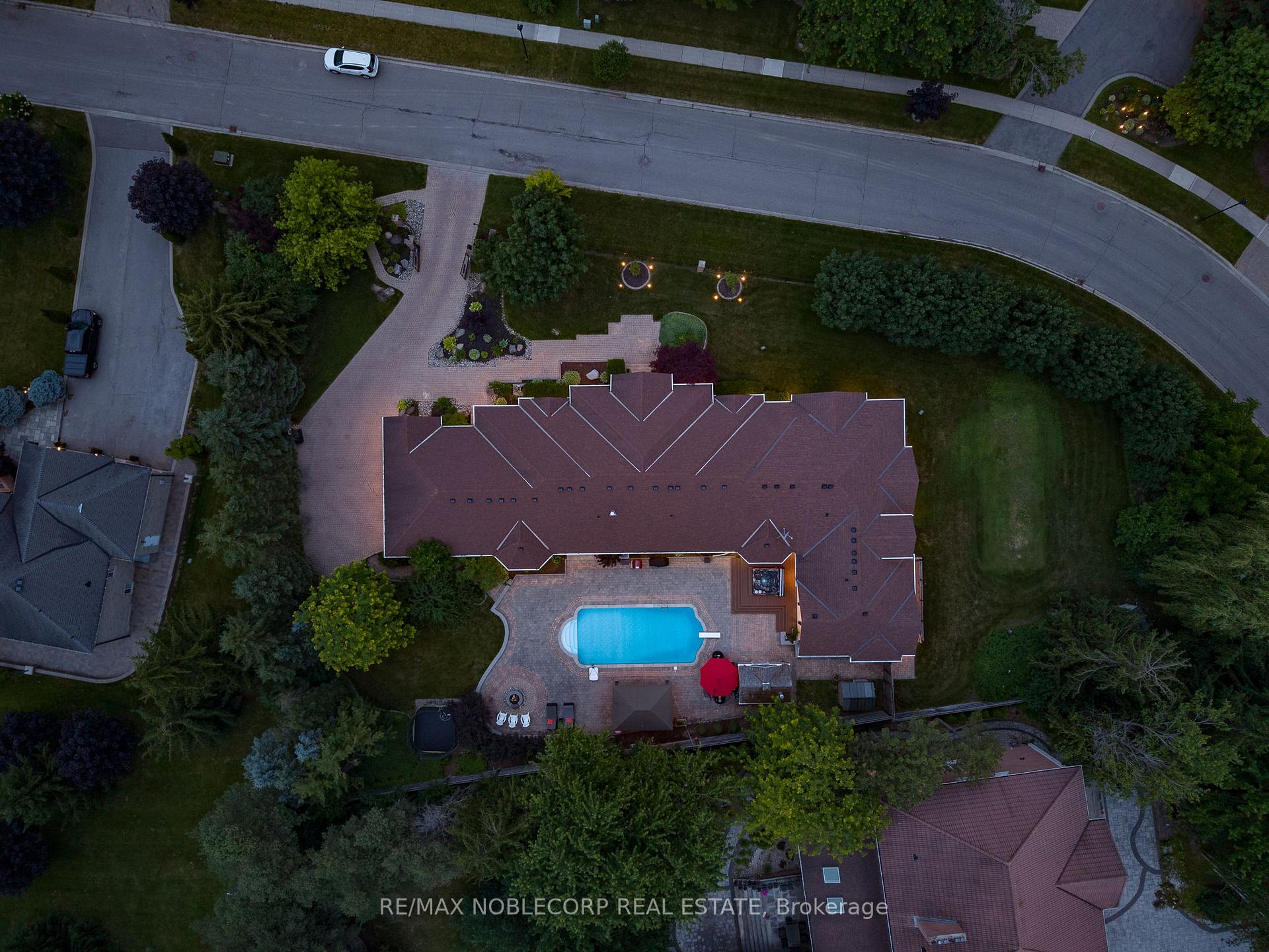 Photo 2 of 80 Carmichael Crescent, King, King City — HOMEH