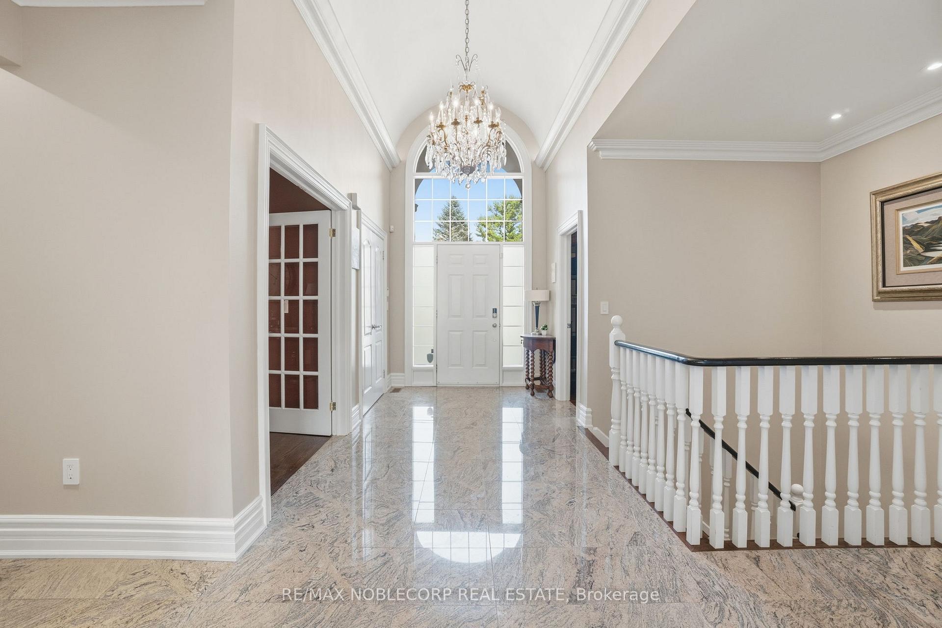 Photo 5 of 80 Carmichael Crescent, King, King City — HOMEH