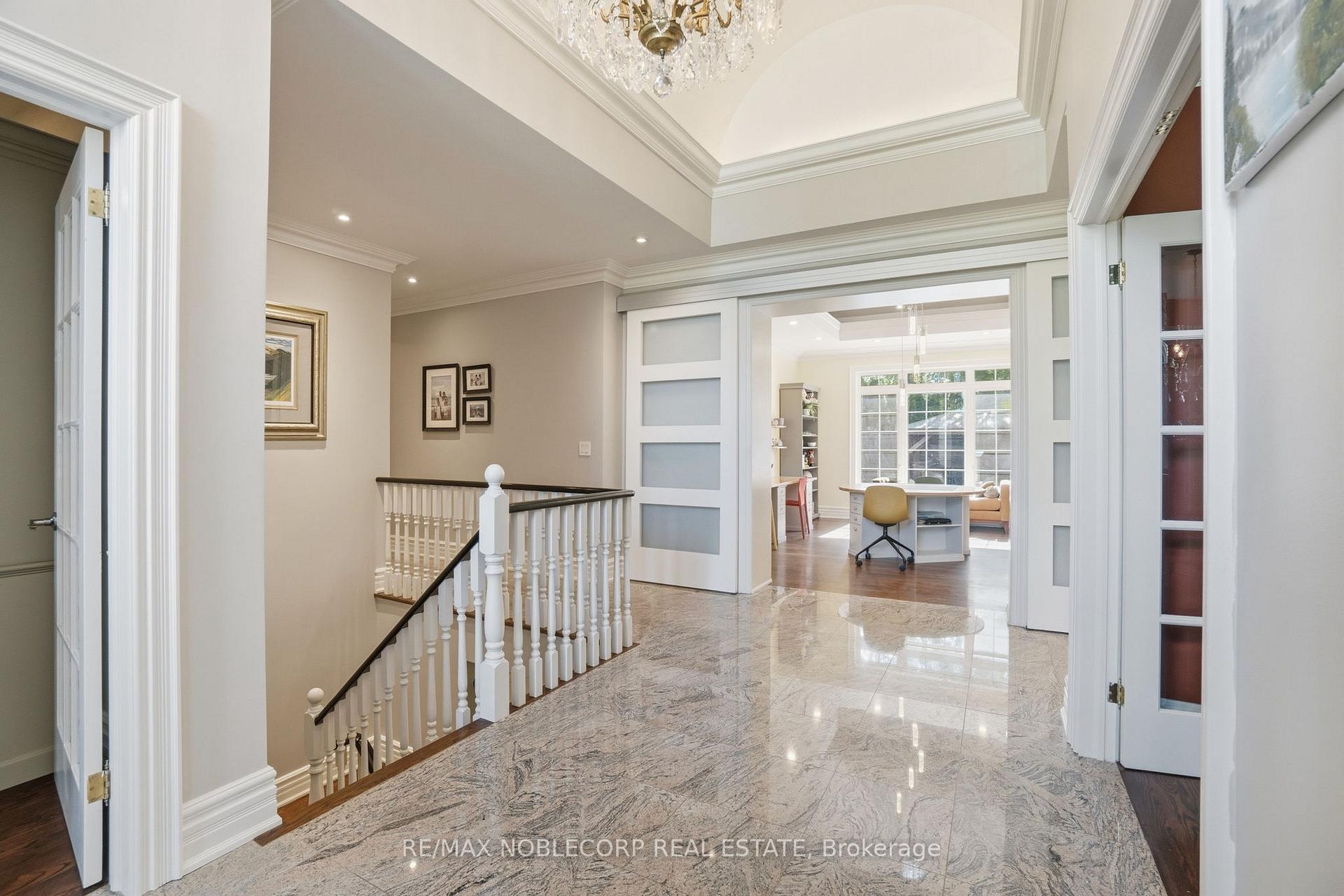 Photo 6 of 80 Carmichael Crescent, King, King City — HOMEH