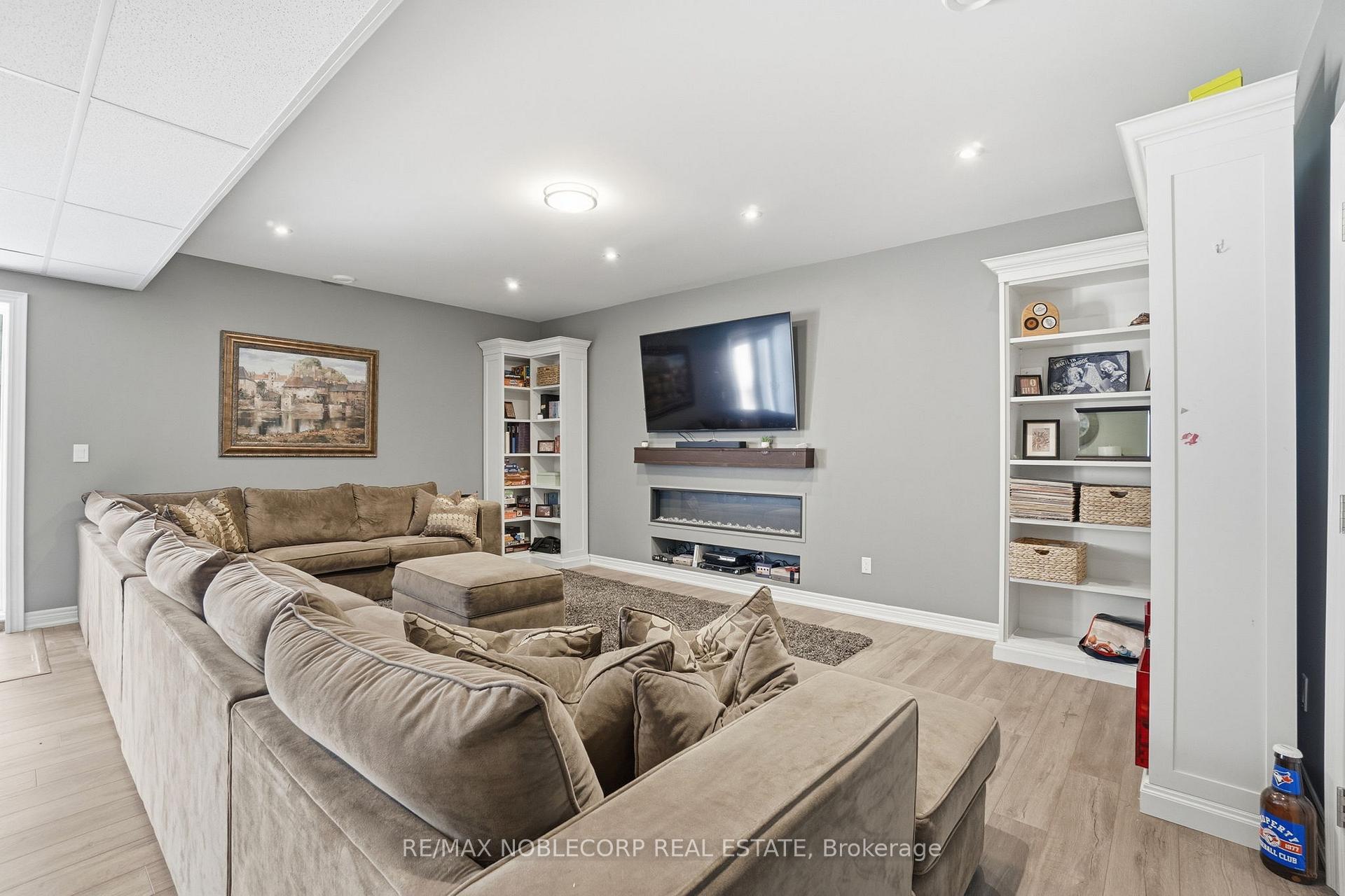 Photo 46 of 80 Carmichael Crescent, King, King City — HOMEH