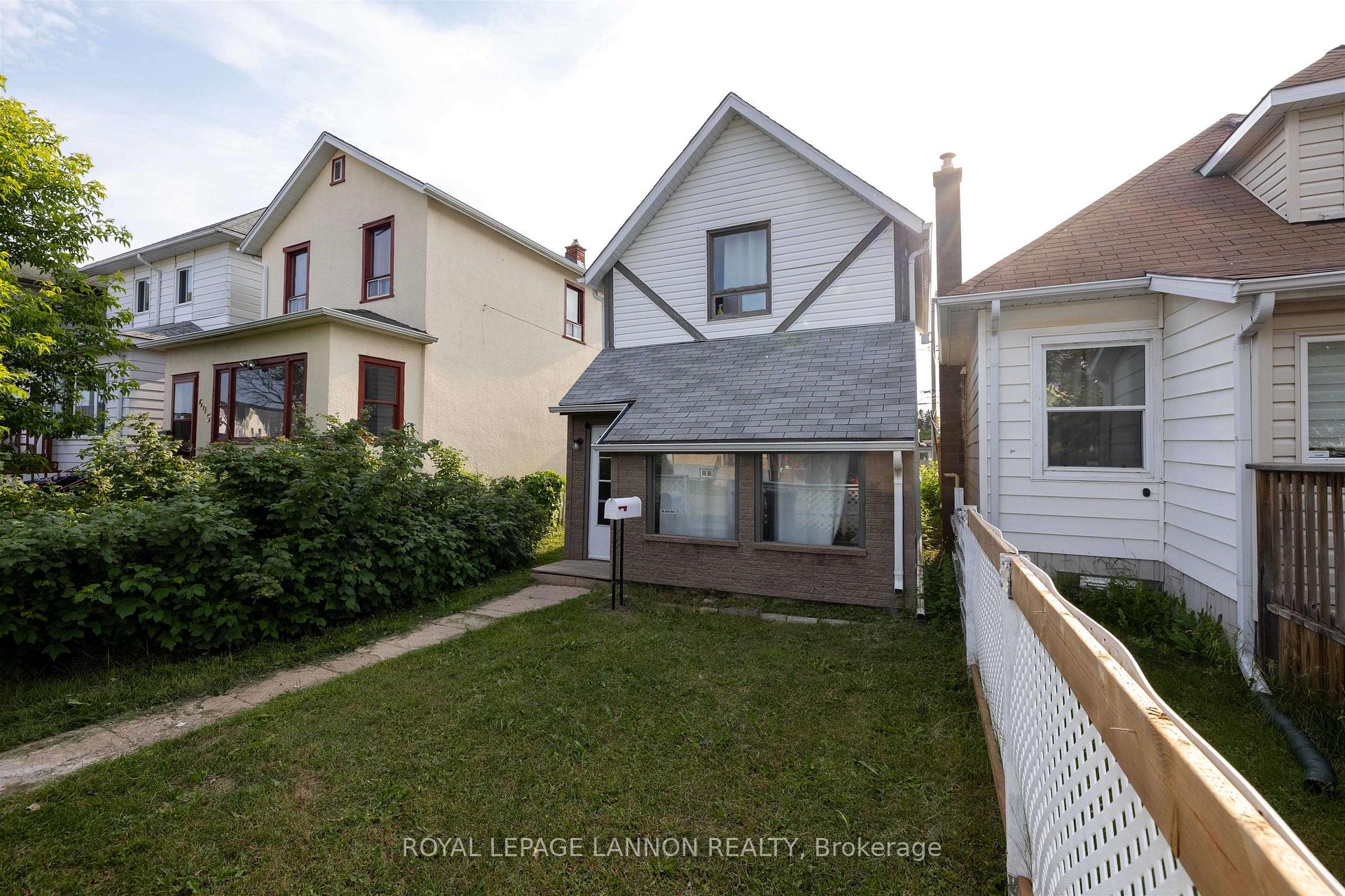 Photo 2 of 607 Wiley Street, Thunder Bay, East End — HOMEH