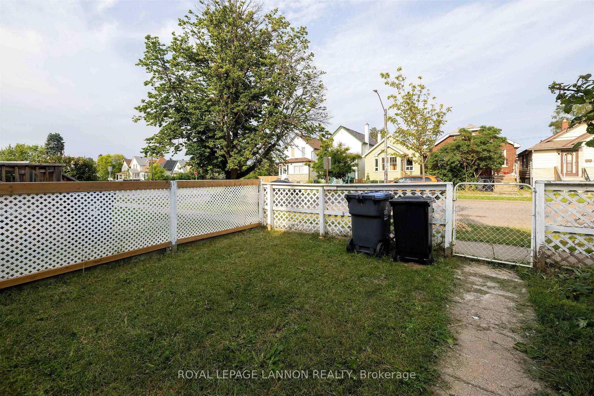 Photo 3 of 607 Wiley Street, Thunder Bay, East End — HOMEH