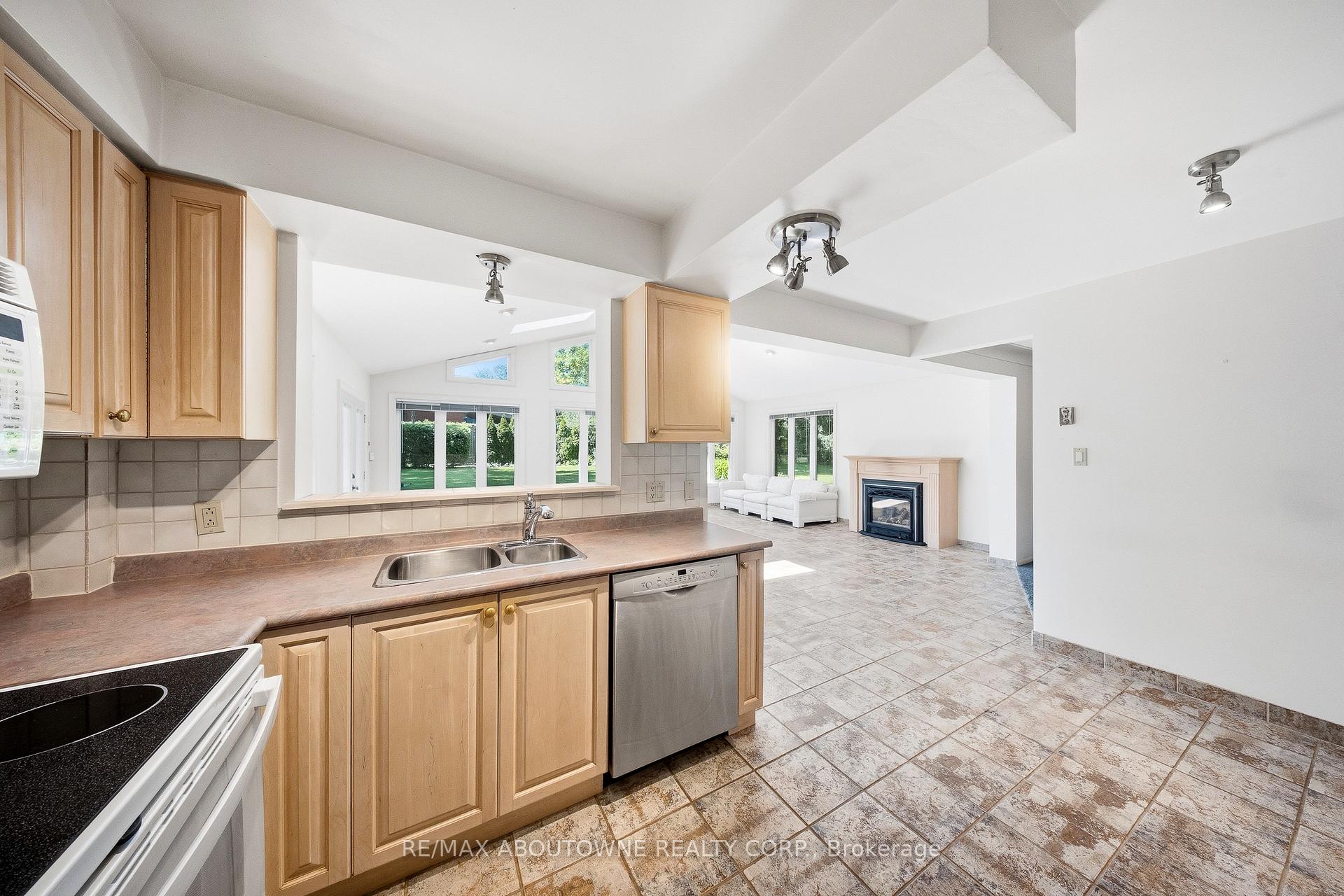 Photo 10 of 73 Price Avenue, Hamilton, Westcliffe — HOMEH