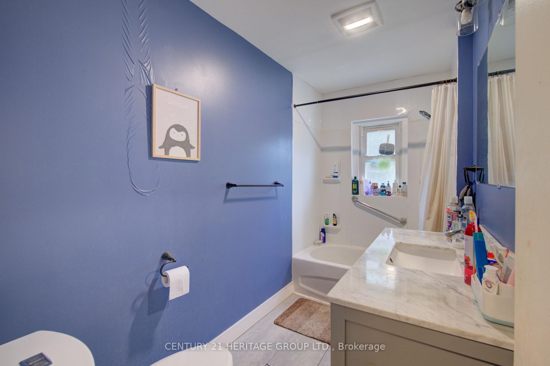 Photo 23 of 42 Henry Street, Cambridge, Christopher-Champlain — HOMEH