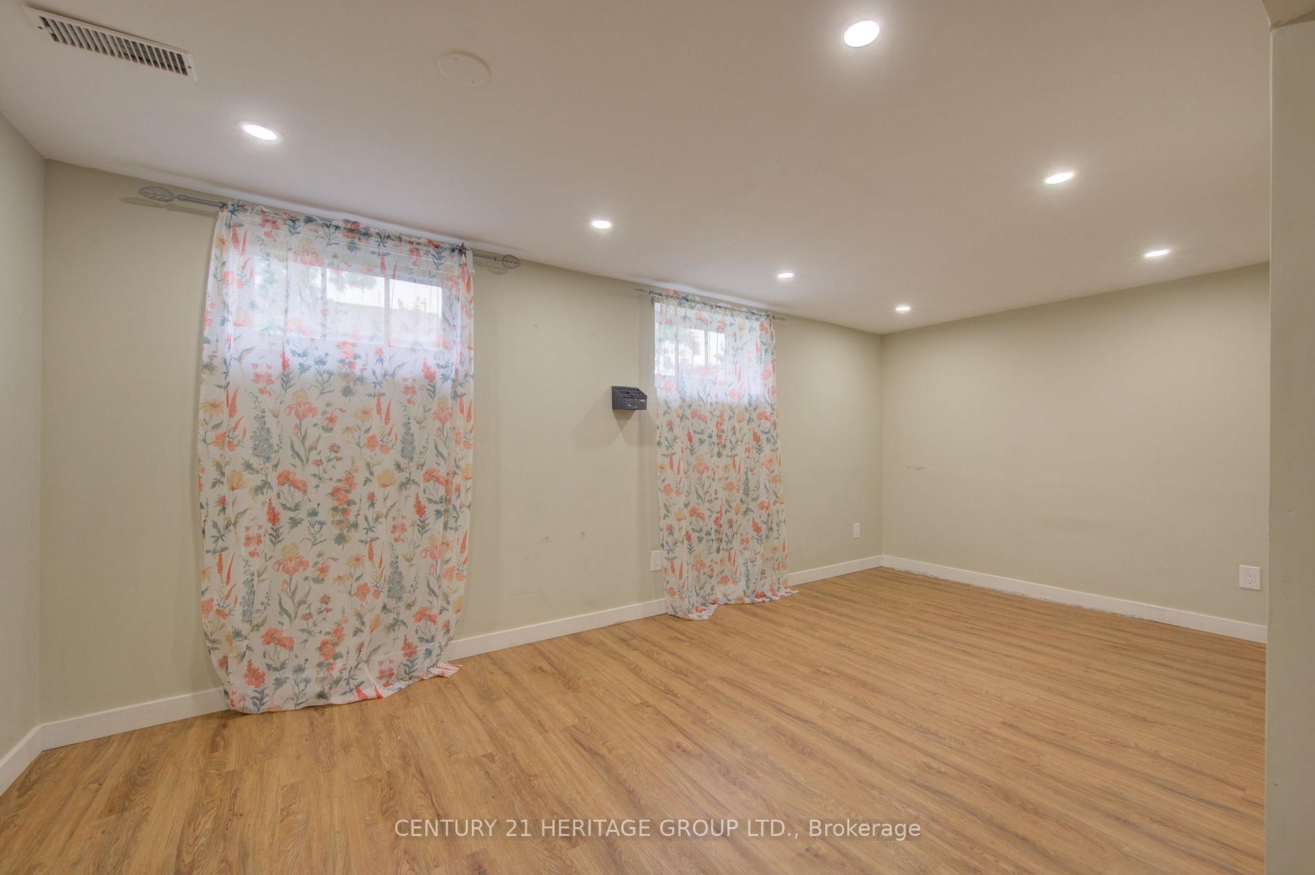 Photo 38 of 42 Henry Street, Cambridge, Christopher-Champlain — HOMEH
