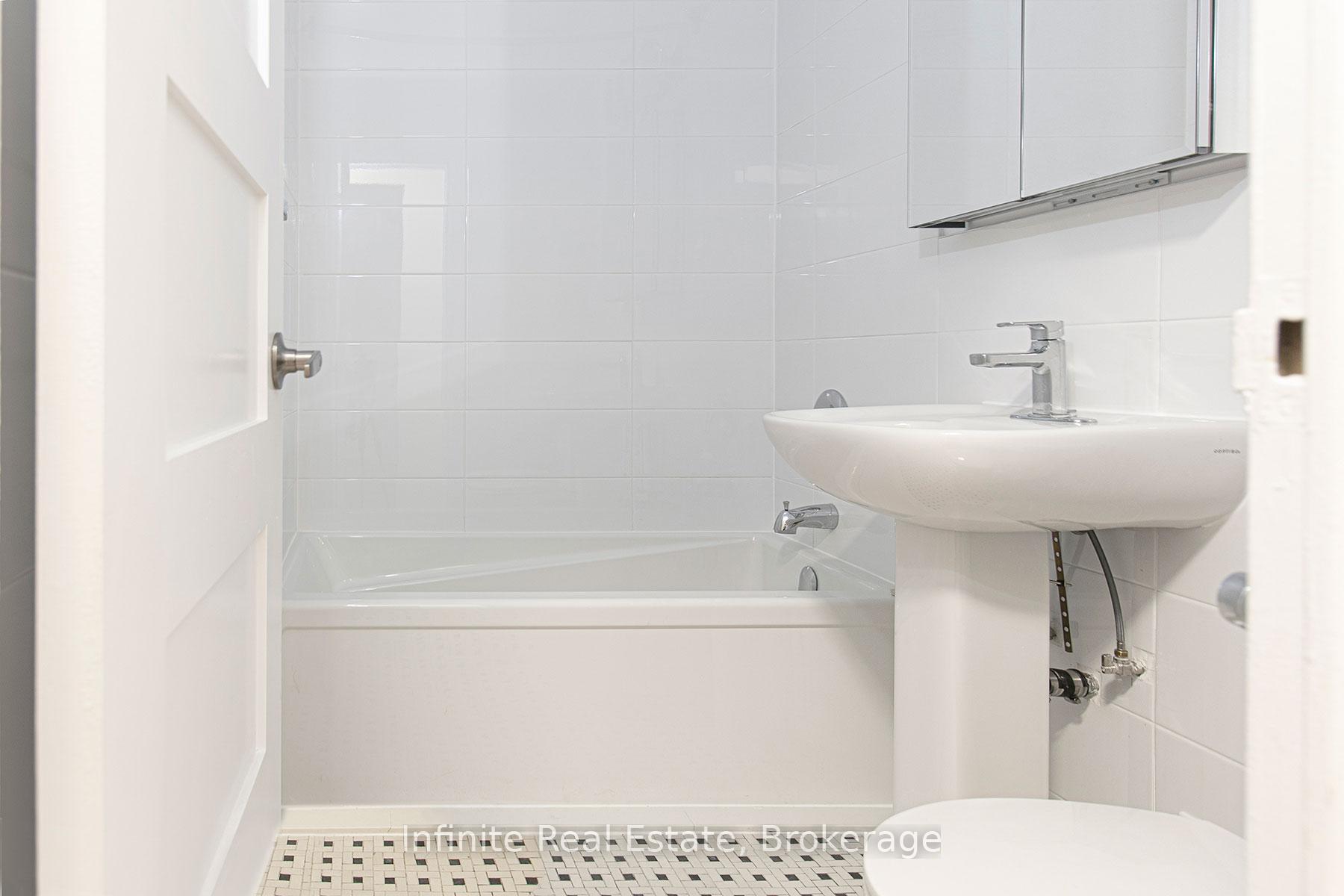 Photo 8 of Unit 303, 1291 Bayview Avenue, Toronto, Leaside — HOMEH