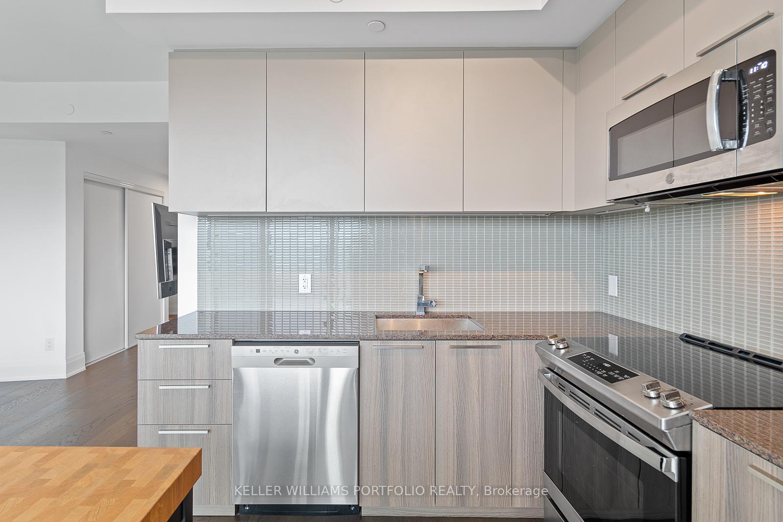 Photo 12 of Unit 809, 20 Brin Drive, Etobicoke, Edenbridge-Humber Valley — HOMEH
