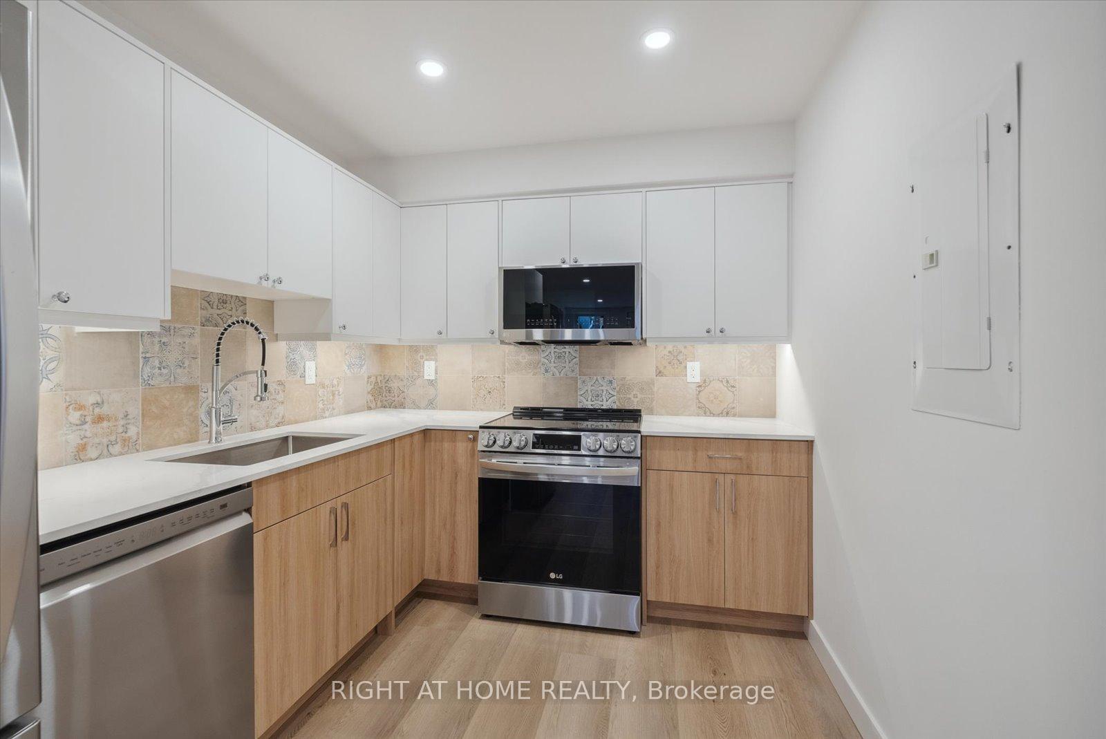 Photo 2 of Unit 6, 112 Walmer Road, Toronto, The Annex — HOMEH