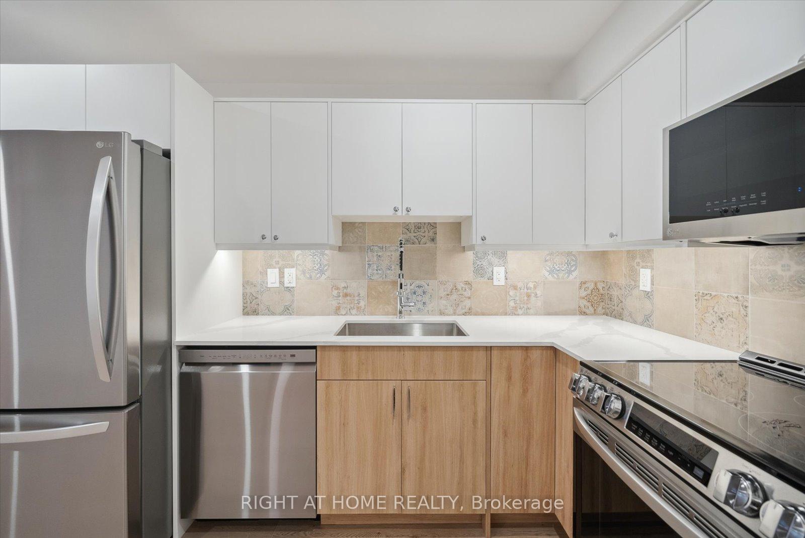 Photo 3 of Unit 6, 112 Walmer Road, Toronto, The Annex — HOMEH
