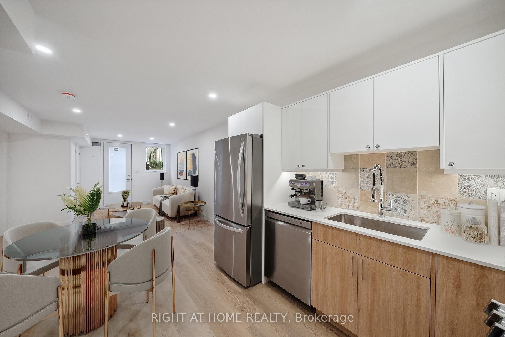 Photo 4 of Unit 6, 112 Walmer Road, Toronto, The Annex — HOMEH