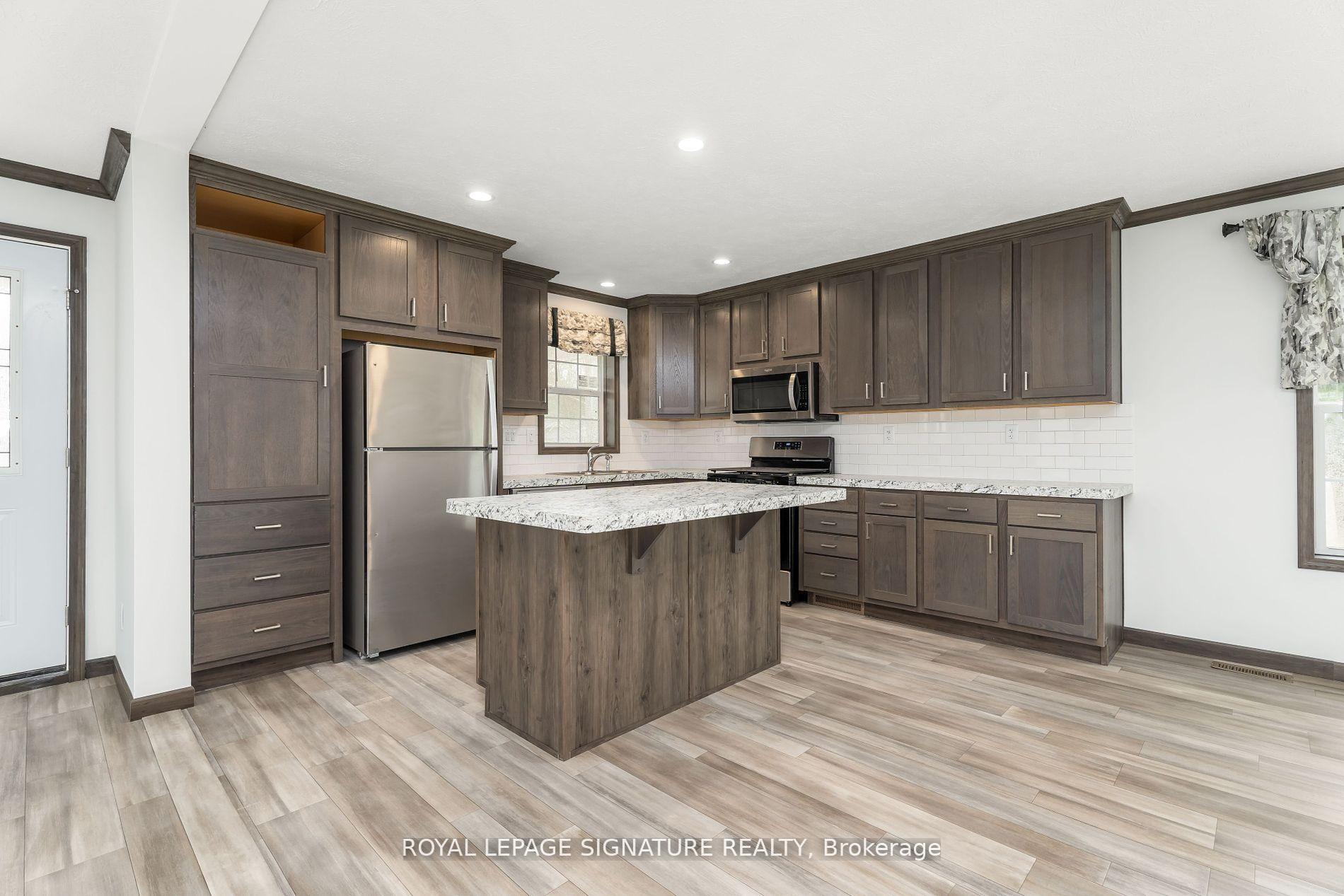 Photo 7 of 12 Briarwood Place, Innisfil, Cookstown — HOMEH