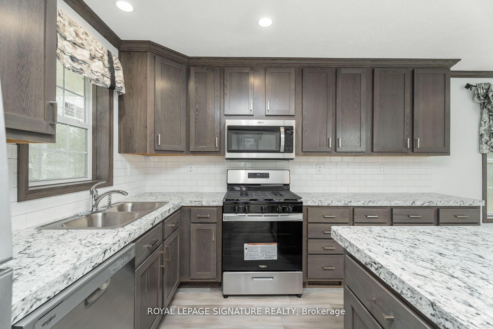 Photo 14 of 12 Briarwood Place, Innisfil, Cookstown — HOMEH