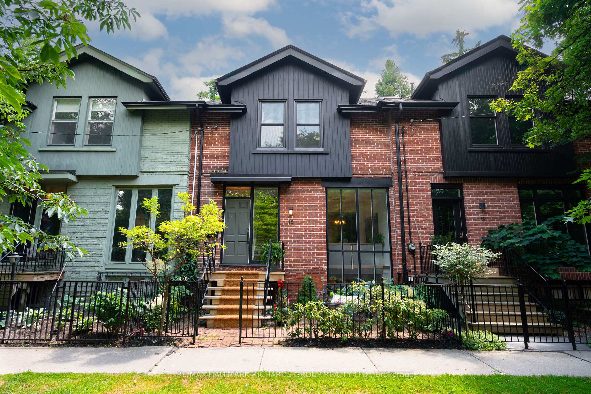 Photo 1 of 15 Hillcrest Park, Toronto, Cabbagetown-South St. James Town — HOMEH