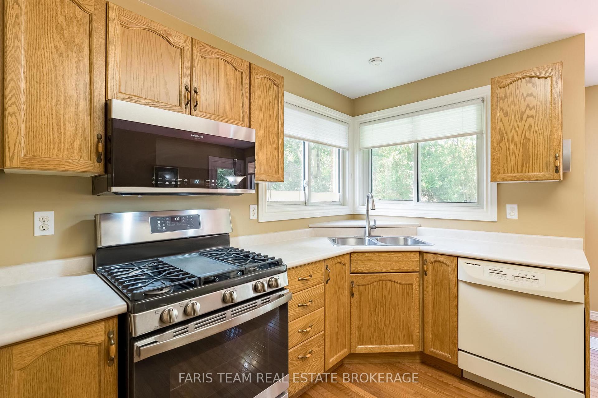 Photo 7 of 36 Bayshore Boulevard, Barrie, Bayshore — HOMEH