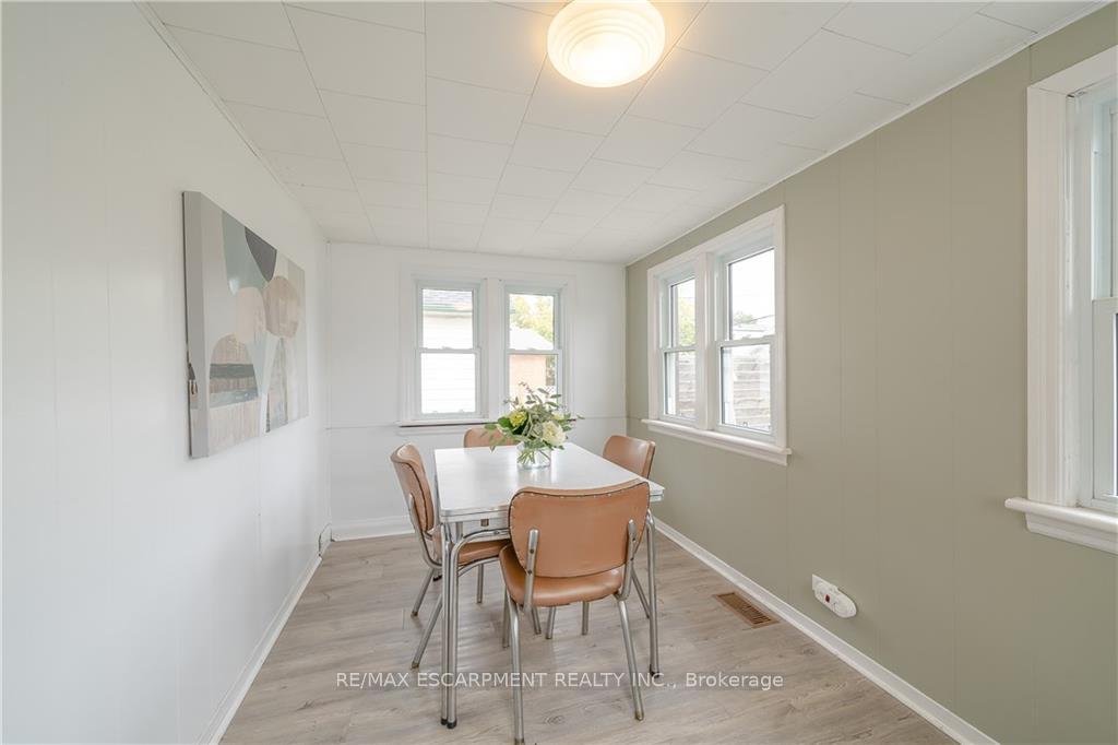 Photo 5 of 22 Concord Avenue, St. Catharines, Facer — HOMEH
