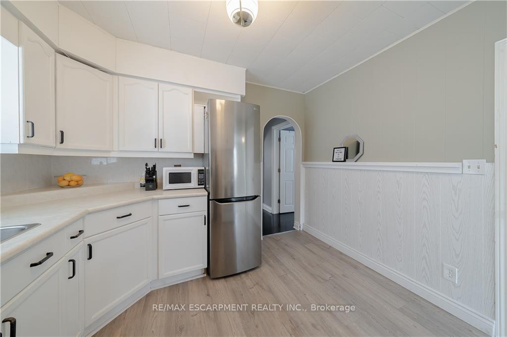 Photo 6 of 22 Concord Avenue, St. Catharines, Facer — HOMEH