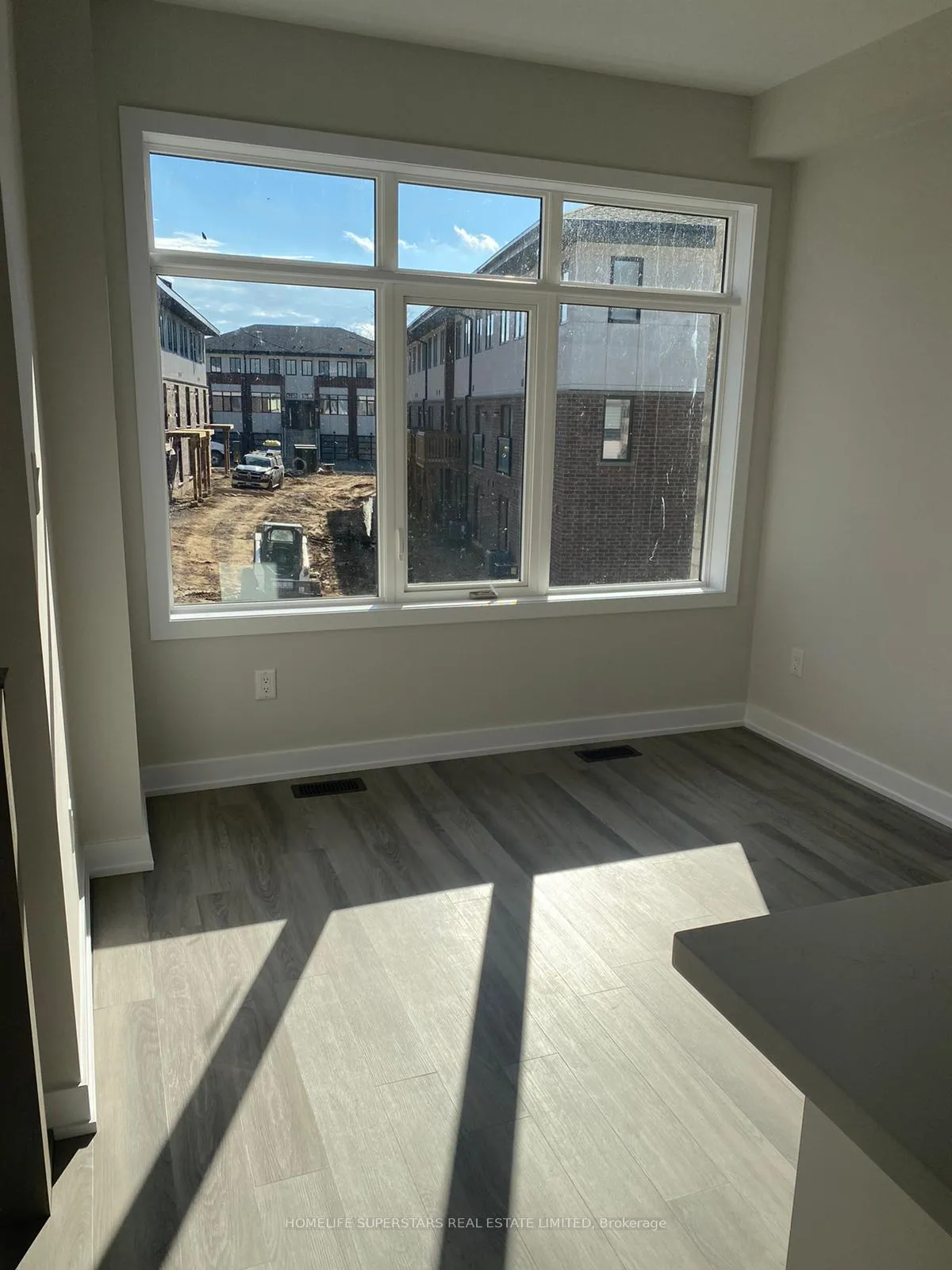 Photo 5 of 36 Markle Crescent, Hamilton, Ancaster — HOMEH