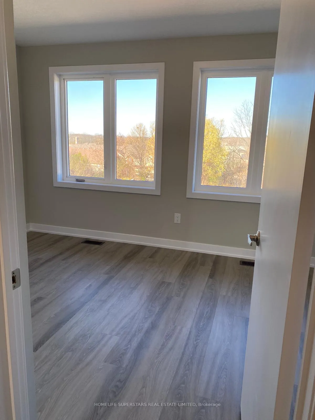 Photo 8 of 36 Markle Crescent, Hamilton, Ancaster — HOMEH