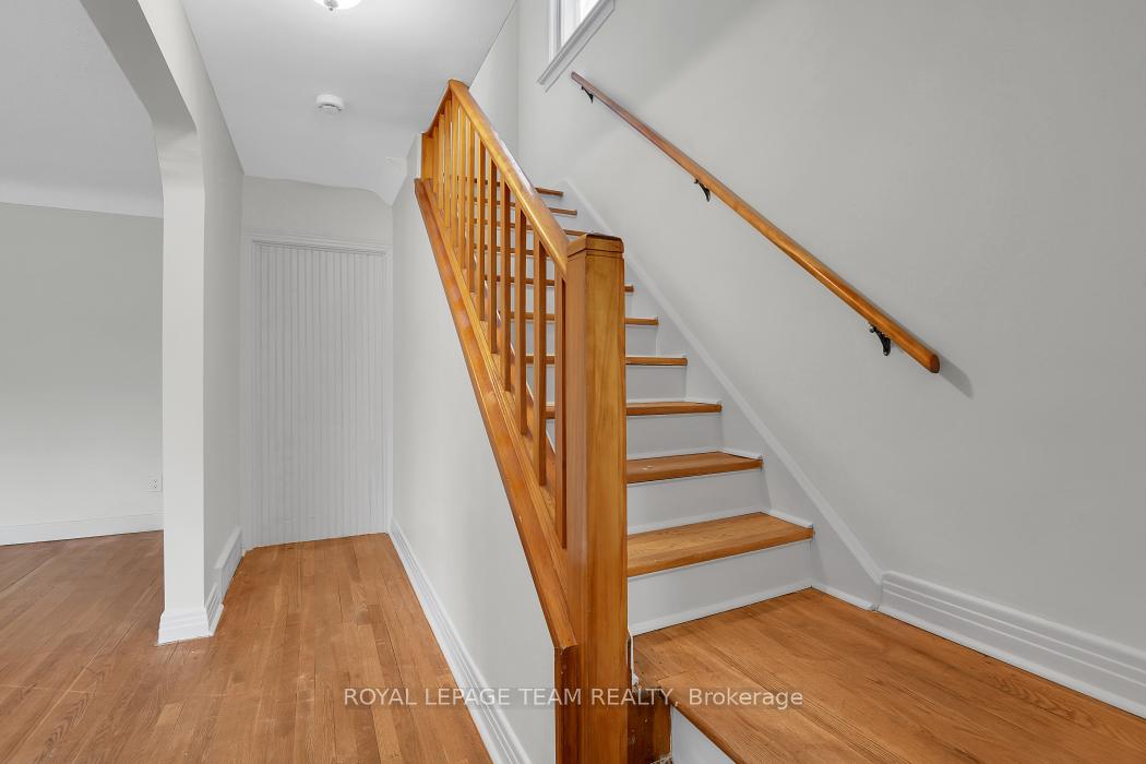 Photo 5 of 1104 Apolydor Avenue, Ottawa, Billings Bridge — HOMEH