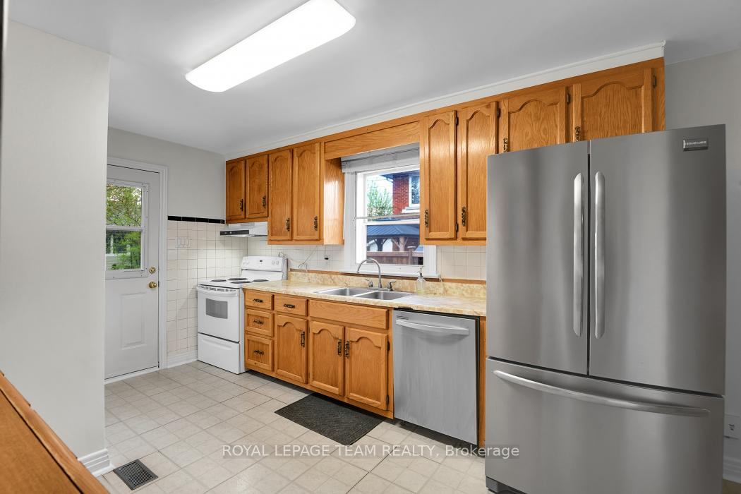Photo 12 of 1104 Apolydor Avenue, Ottawa, Billings Bridge — HOMEH