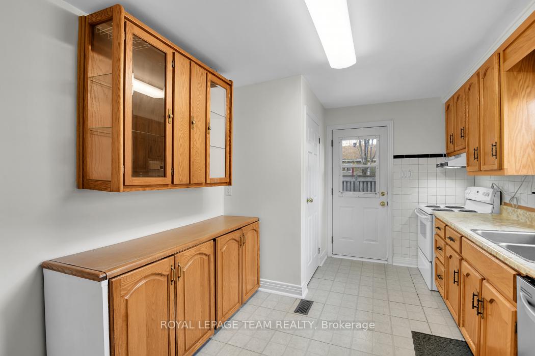 Photo 13 of 1104 Apolydor Avenue, Ottawa, Billings Bridge — HOMEH