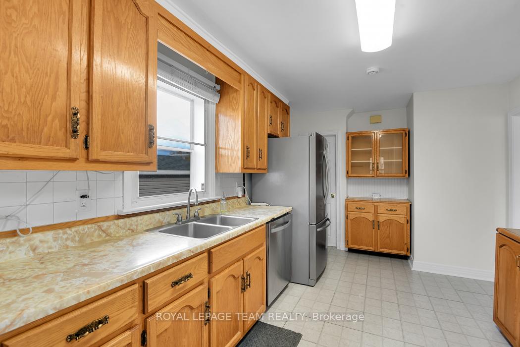 Photo 15 of 1104 Apolydor Avenue, Ottawa, Billings Bridge — HOMEH