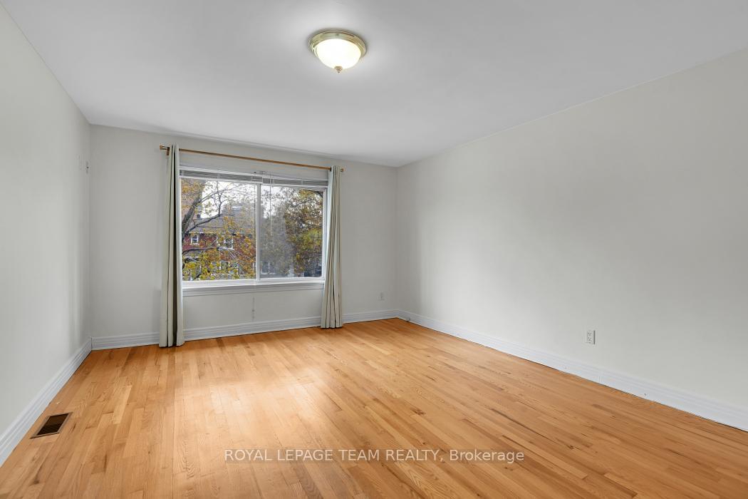 Photo 17 of 1104 Apolydor Avenue, Ottawa, Billings Bridge — HOMEH