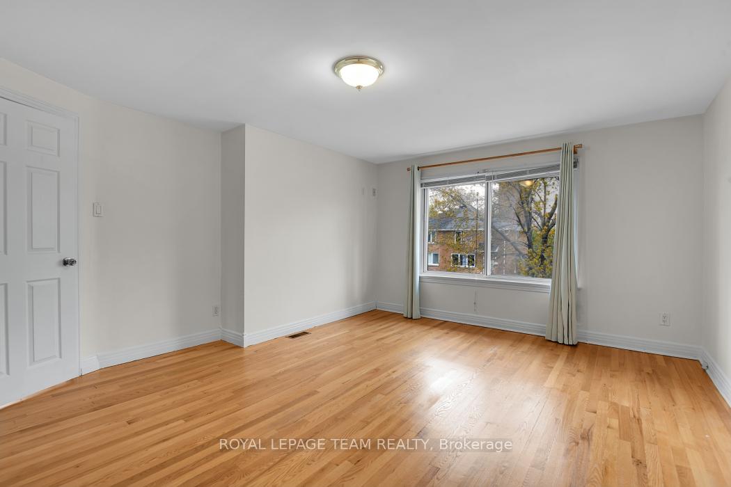 Photo 18 of 1104 Apolydor Avenue, Ottawa, Billings Bridge — HOMEH