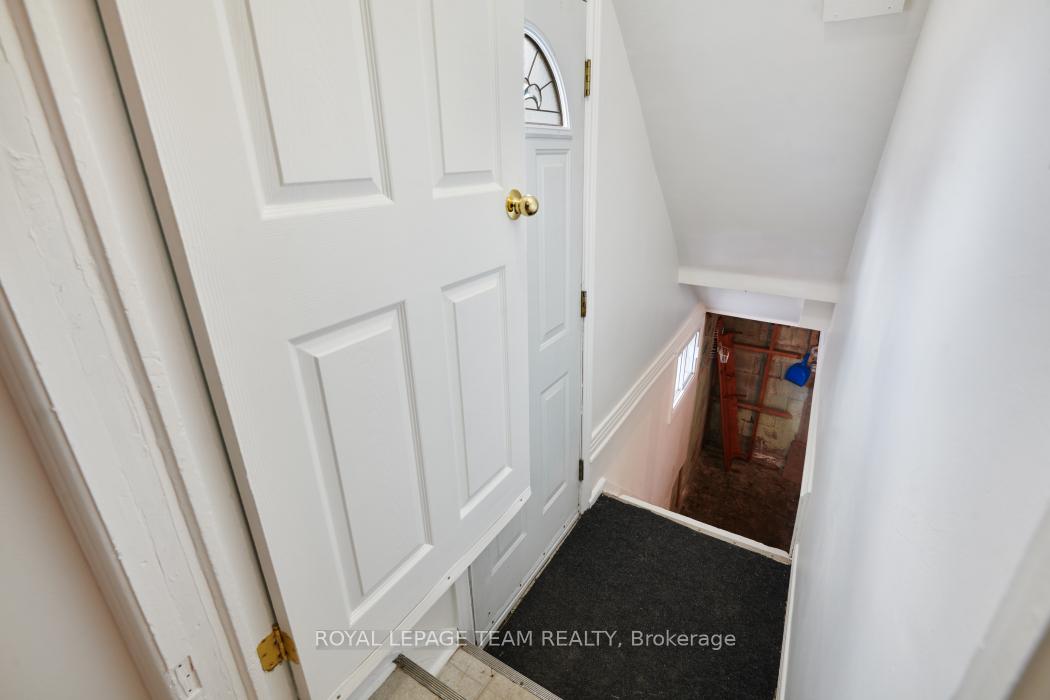 Photo 28 of 1104 Apolydor Avenue, Ottawa, Billings Bridge — HOMEH