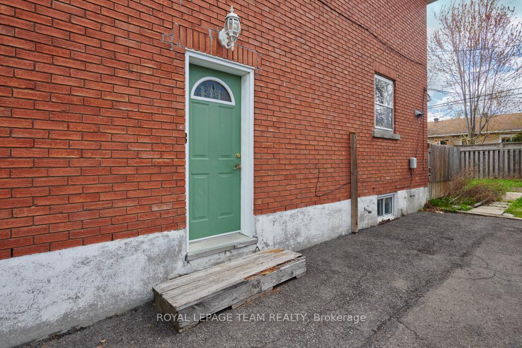 Photo 32 of 1104 Apolydor Avenue, Ottawa, Billings Bridge — HOMEH