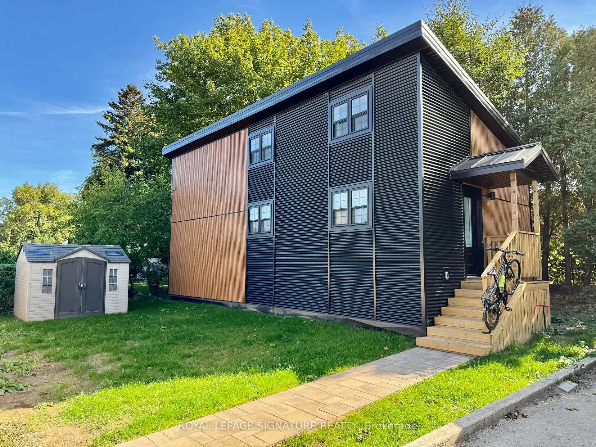 Front of Unit Grdn, 309 Cranbrook Drive