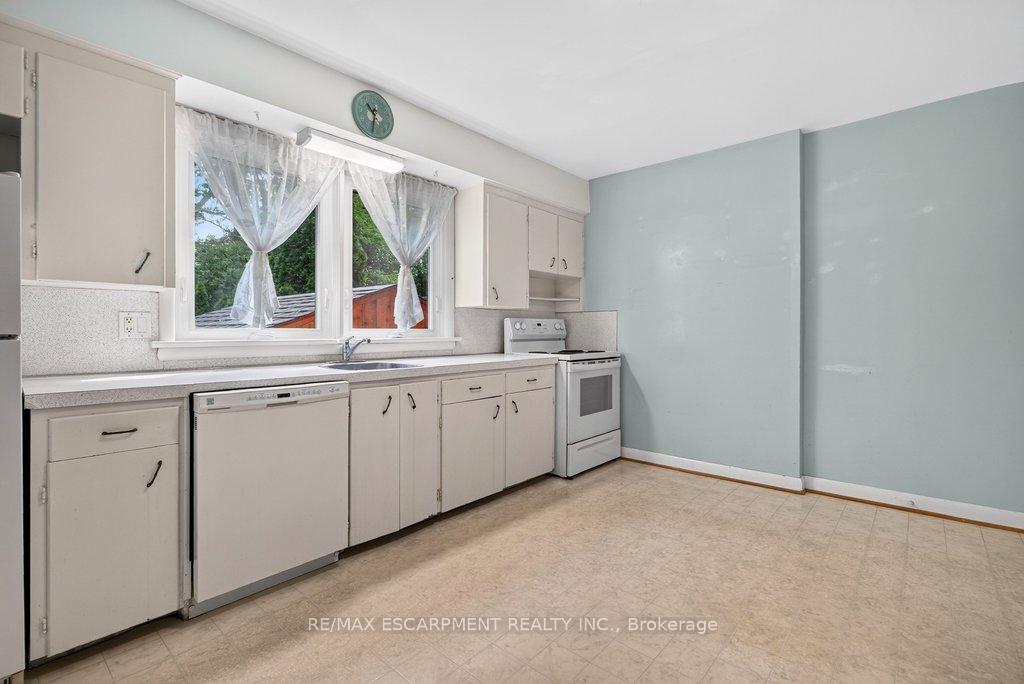 Photo 15 of 795 Drury Lane, Burlington, Brant — HOMEH