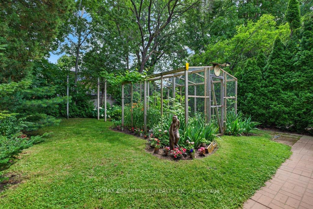 Photo 32 of 795 Drury Lane, Burlington, Brant — HOMEH