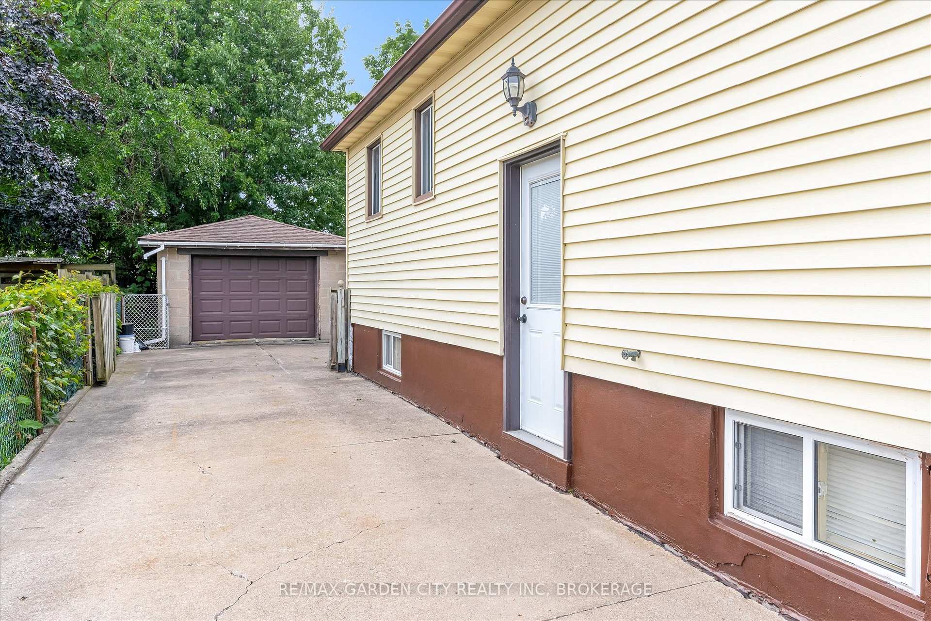 Photo 3 of 165 Pine Street S, Thorold, Thorold Downtown — HOMEH